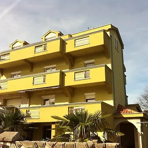  Apartment Mirjana